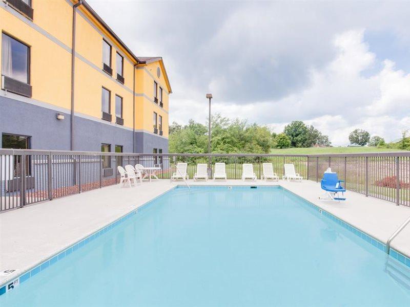 Super 8 By Wyndham Crossville Tn Exterior foto