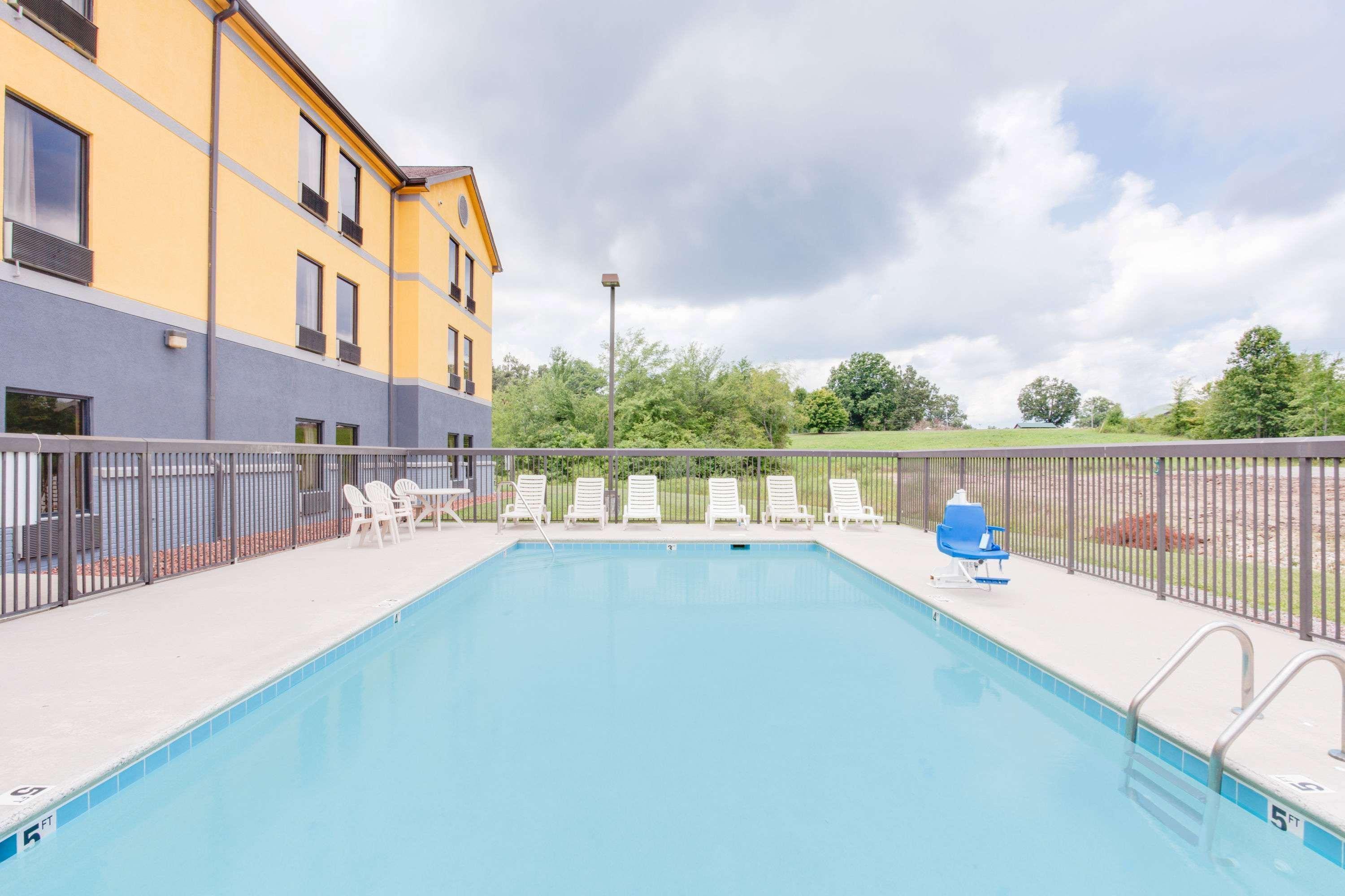 Super 8 By Wyndham Crossville Tn Exterior foto
